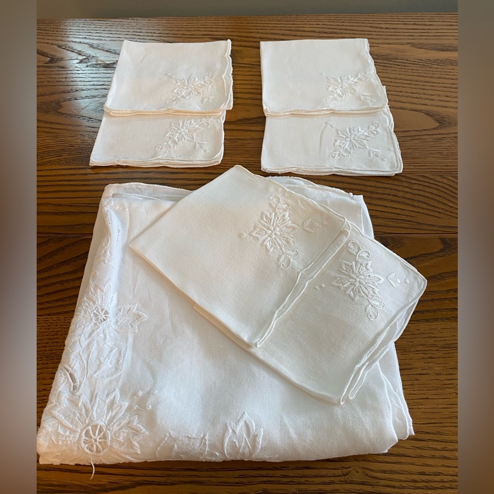 Vintage white tablecloth 40” sq and six (12” sq) napkins w/ embroidered flowers